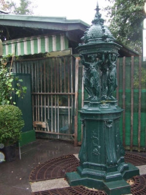 fontaine wallace marchÃ© aux fleurs