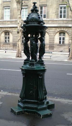 Fontaine du 4eme arrondissement de Paris Fontaine boulevard du Palais