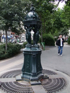 Fontaine à boire station Rochechouart-Clignancourt Fontaine Wallace Rochechouart