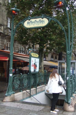 métro Saint Michel métro place Saint Michel