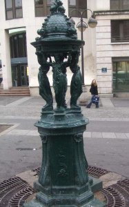 Place Budapest et sa fontaine Wallace Fontaine Wallace place budapest