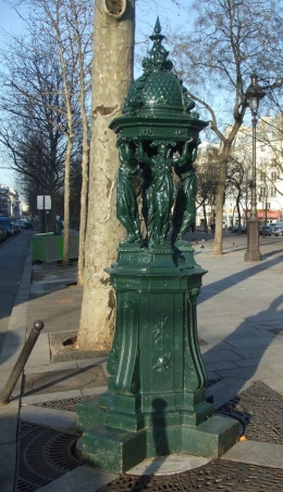 Boulevard Richard Lenoir et sa fontaine Wallace Fontaine Wallace boulevard Richard Lenoir