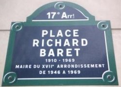 Place Richard Baret Devant la mairie du XVIIe arrondissement